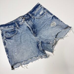 Express boyfriend midi denim jean shorts mid rise size 4 button fly raw hem